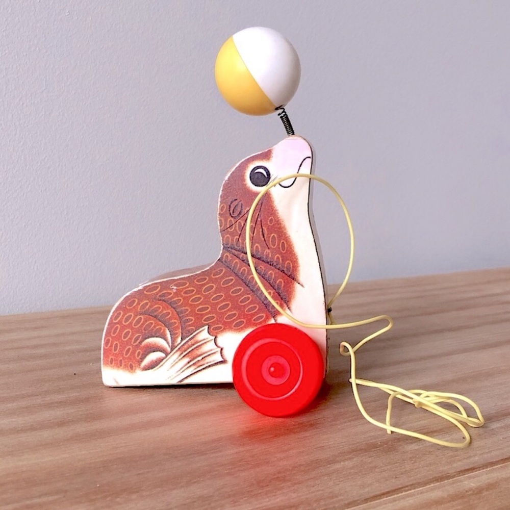 Vintage 1978 Fisher Price Children’s Kids Seal With Ball Pull Toy